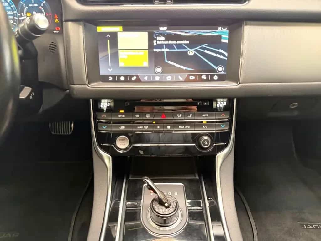 Jaguar XF PURE AUTOMATIK+NAVI+PANO+MERIDIAN+360+ALU+TÜV 09/2018-photo-19