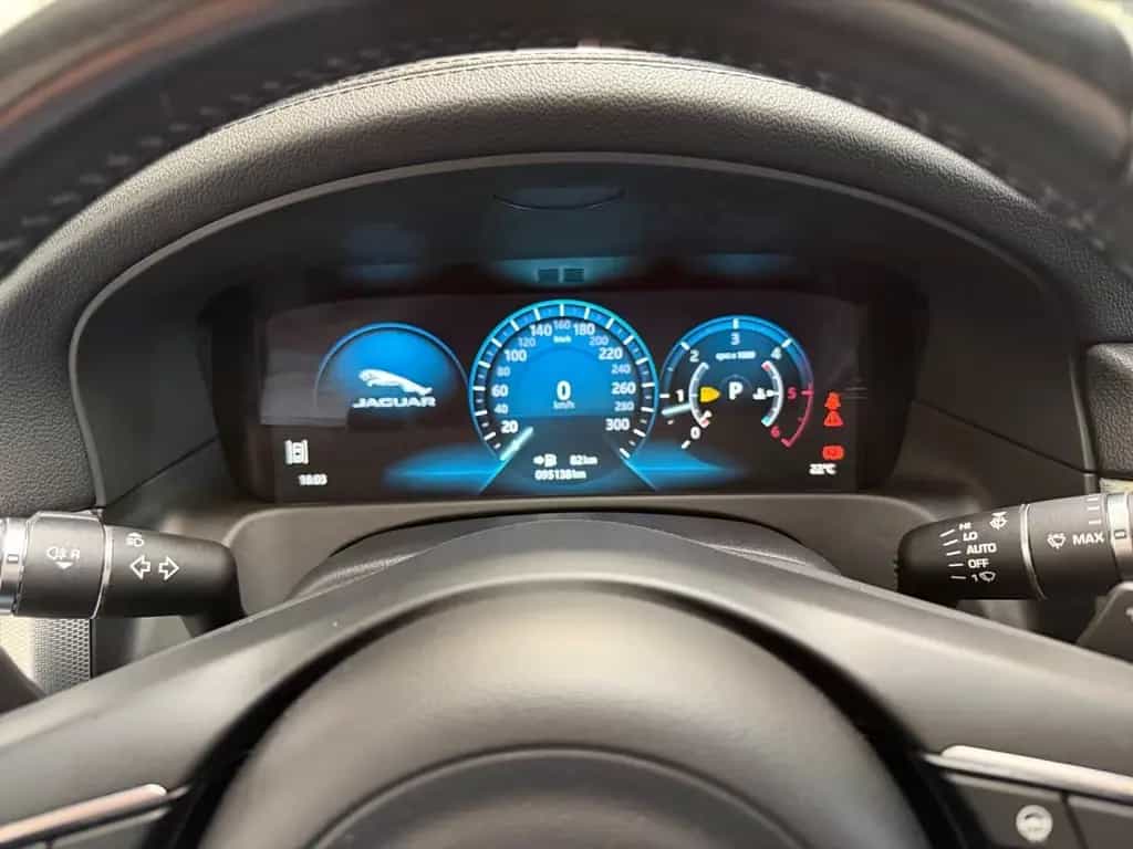 Jaguar XF PURE AUTOMATIK+NAVI+PANO+MERIDIAN+360+ALU+TÜV 09/2018-photo-20