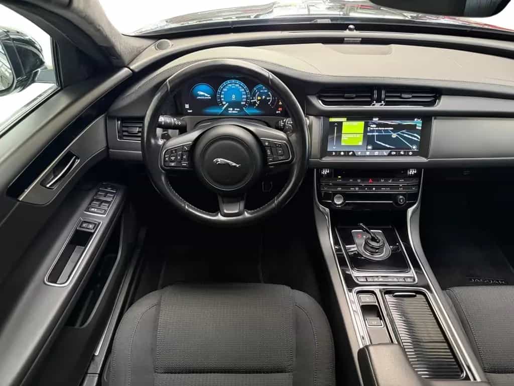 Jaguar XF PURE AUTOMATIK+NAVI+PANO+MERIDIAN+360+ALU+TÜV 09/2018-photo-4