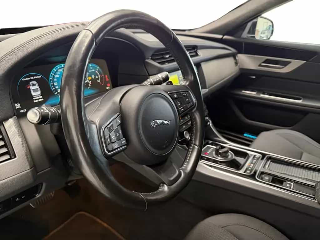 Jaguar XF PURE AUTOMATIK+NAVI+PANO+MERIDIAN+360+ALU+TÜV 09/2018-photo-5