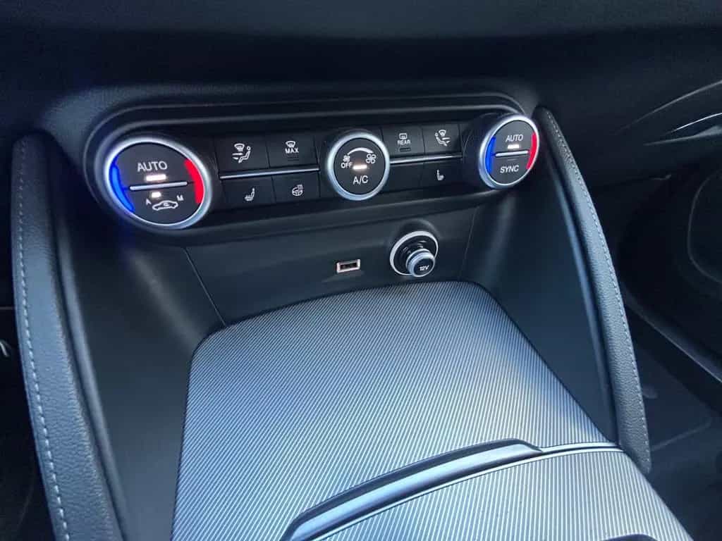 Alfa Romeo Stelvio Veloce 2,2 Diesel 154 KW 11/2022-photo-17