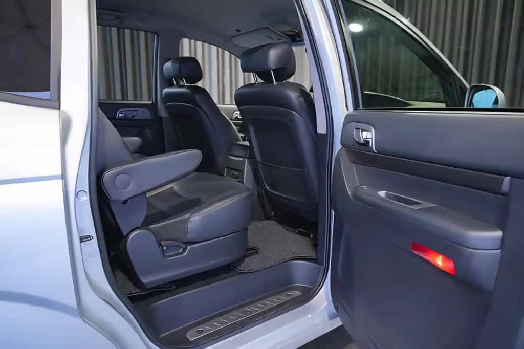 Ssangyong Rodius Sapphire 4WD/7-Sitze/Leder/AHK 12/2017-photo-14