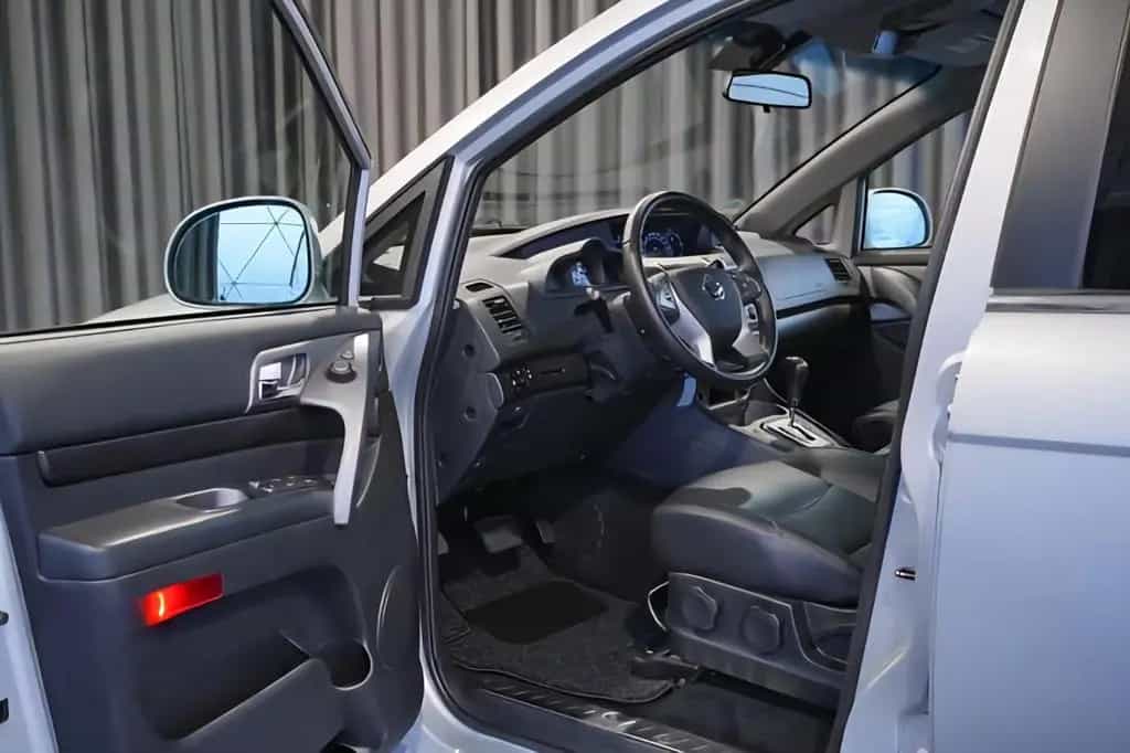 Ssangyong Rodius Sapphire 4WD/7-Sitze/Leder/AHK 12/2017-photo-24