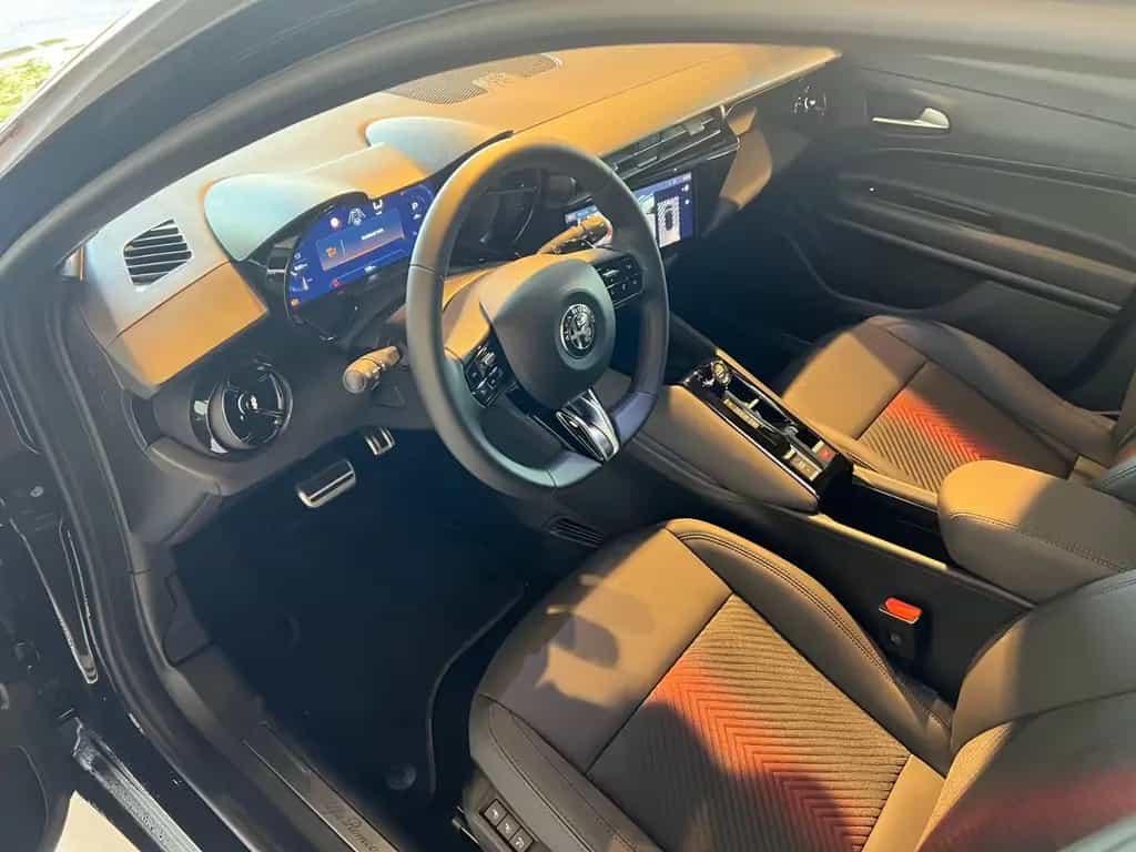 Alfa Romeo Junior Ibrida 1.2 VGT Speciale 08/2025-photo-10