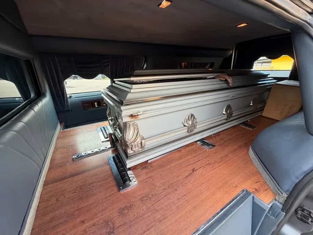 Cadillac Fleetwood 5.7 / LEICHENWAGEN / KRYSTAL / SARG 10/1994-photo-15