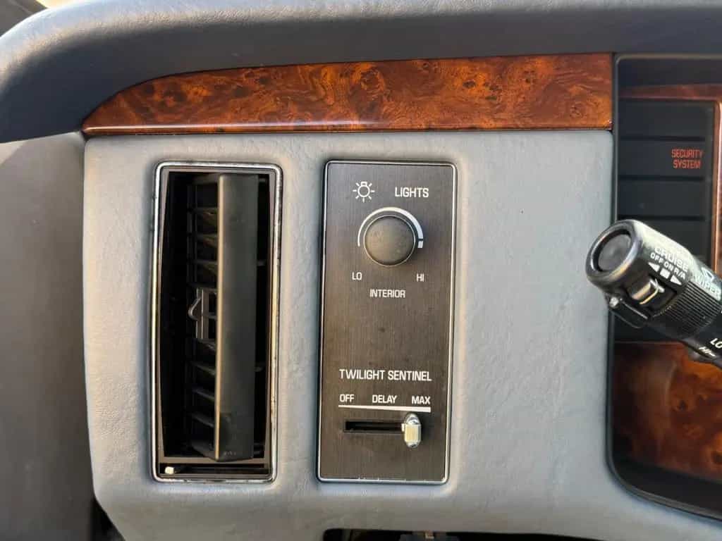 Cadillac Fleetwood 5.7 / LEICHENWAGEN / KRYSTAL / SARG 10/1994-photo-23