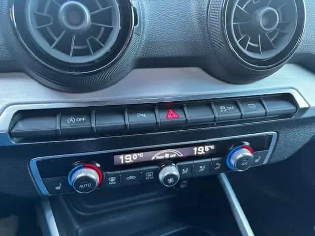 Audi Q2 quattro sport/AHK/Kamera/Navi/LED 06/2018-photo-17