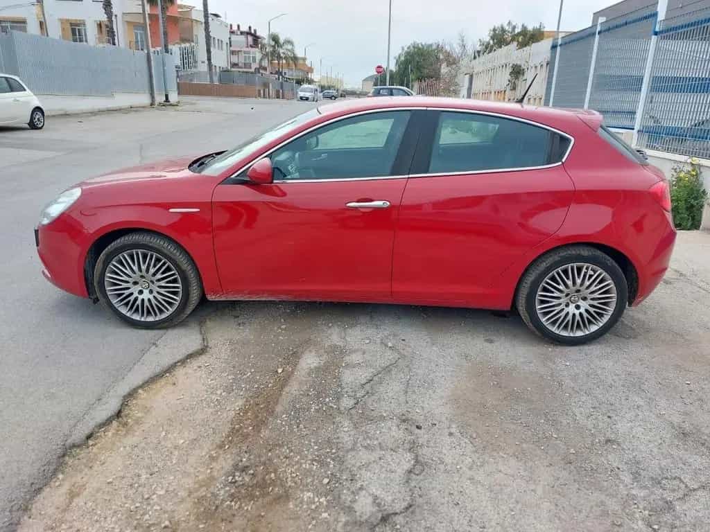 Alfa Romeo Giulietta Benzina 11/2013-photo-1