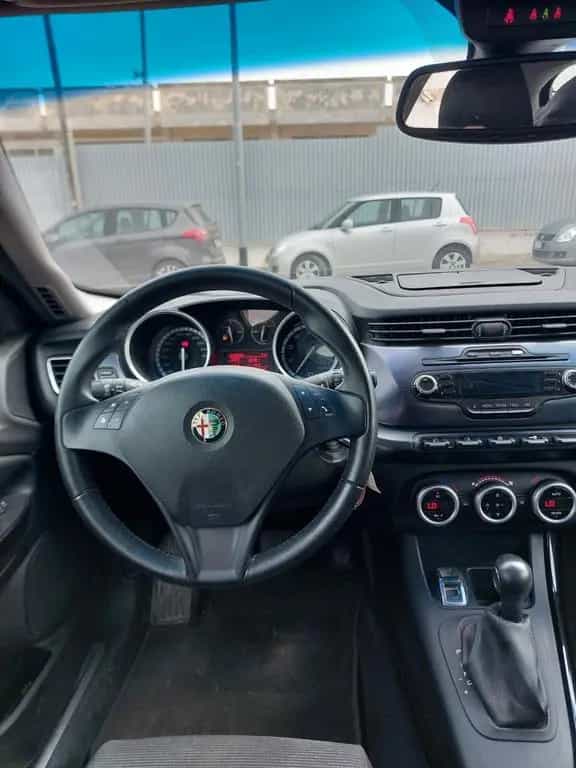 Alfa Romeo Giulietta Benzina 11/2013-photo-8