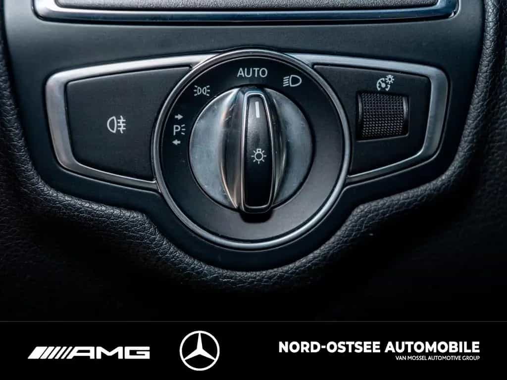 Mercedes-Benz C 180 Coupé AMG COMAND LED TEMPO KAMERA 05/2018-photo-12