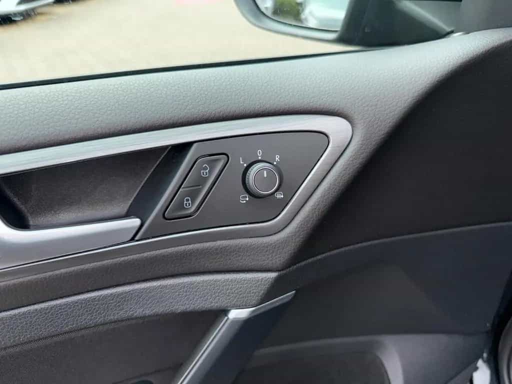 Volkswagen Golf VII Variant *KAMERA*NAVI*AUTOM*R-LINE*AUTOM 11/2019-photo-28