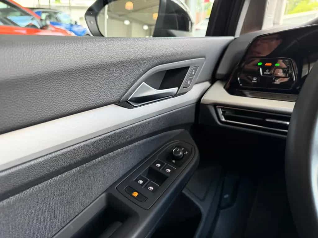 Volkswagen Golf VIII Variant Life Climatronic Winterpaket 03/2023-photo-14