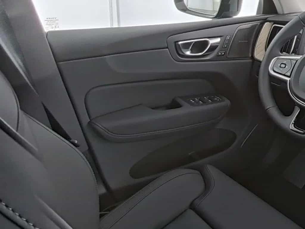 Volvo XC60 B5 Plus Dark AWD 07/2025-photo-10