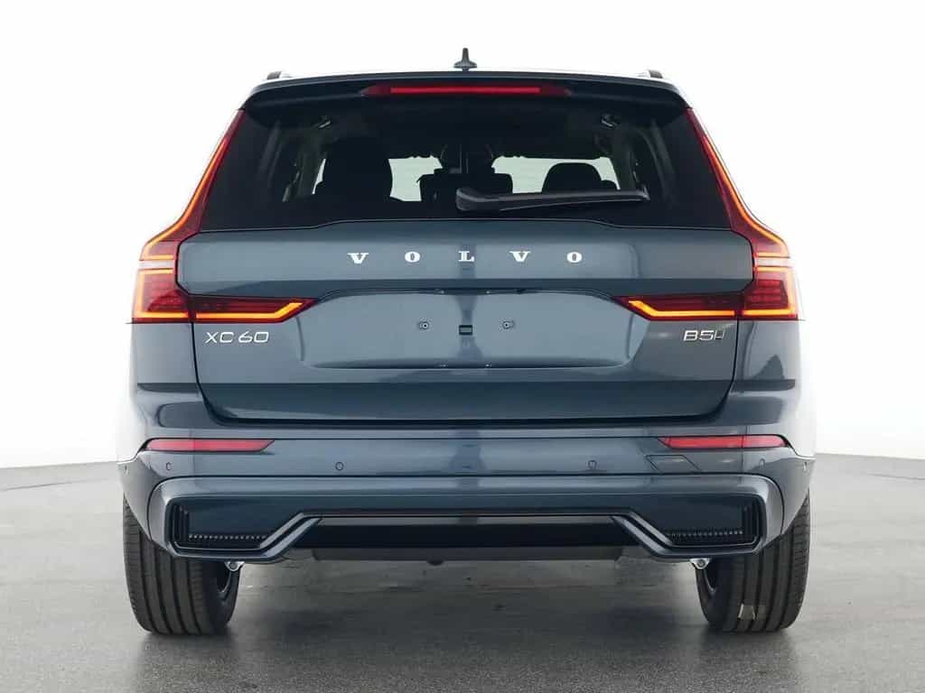 Volvo XC60 B5 Plus Dark AWD 07/2025-photo-2