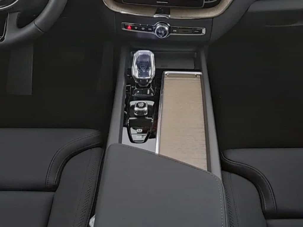 Volvo XC60 B5 Plus Dark AWD 07/2025-photo-5