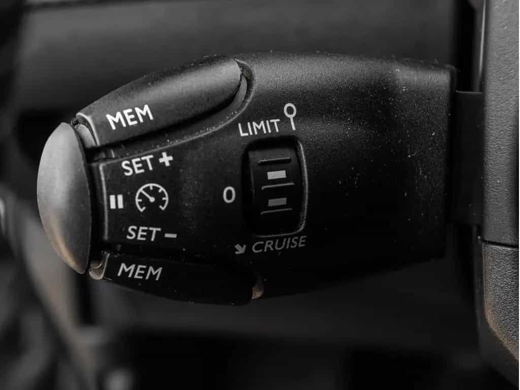 Peugeot 2008 1.2 PureTech 100 Allure W-LAN FACEL. LED 03/2024-photo-17