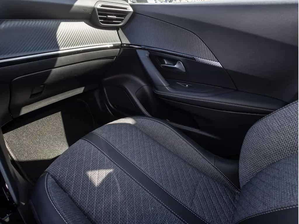 Peugeot 2008 1.2 PureTech 100 Allure W-LAN FACEL. LED 03/2024-photo-19