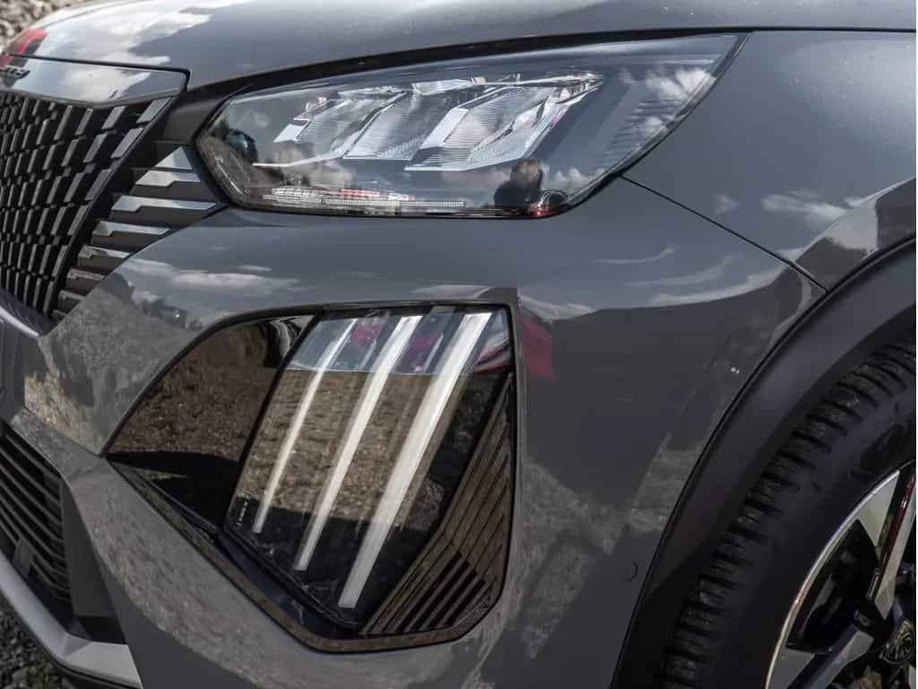 Peugeot 2008 1.2 PureTech 100 Allure W-LAN FACEL. LED 03/2024-photo-26