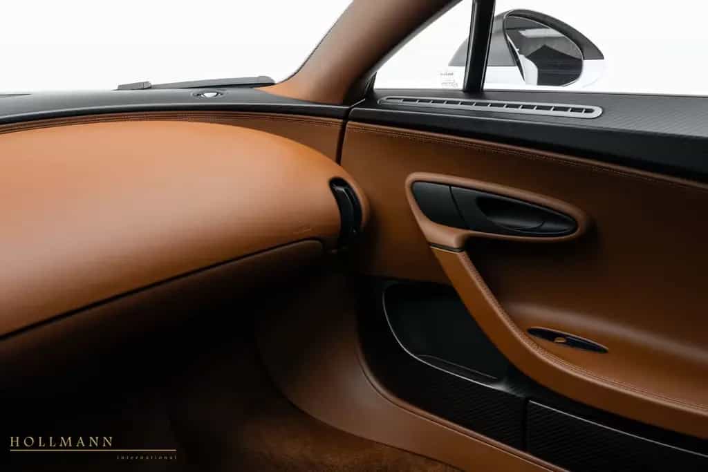 Bugatti Chiron SPORT + W16 + 8L + 1500 PS + CARBON 04/2022-photo-23