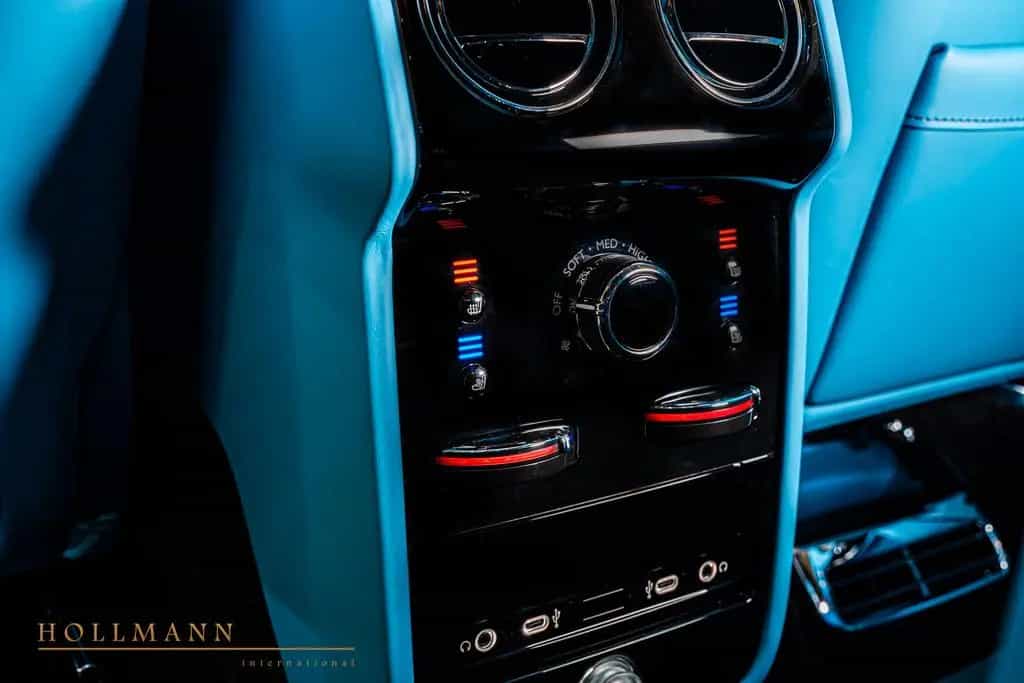 Rolls-Royce Cullinan SERIES II + BLACK BADGE + MY2026 null-photo-22