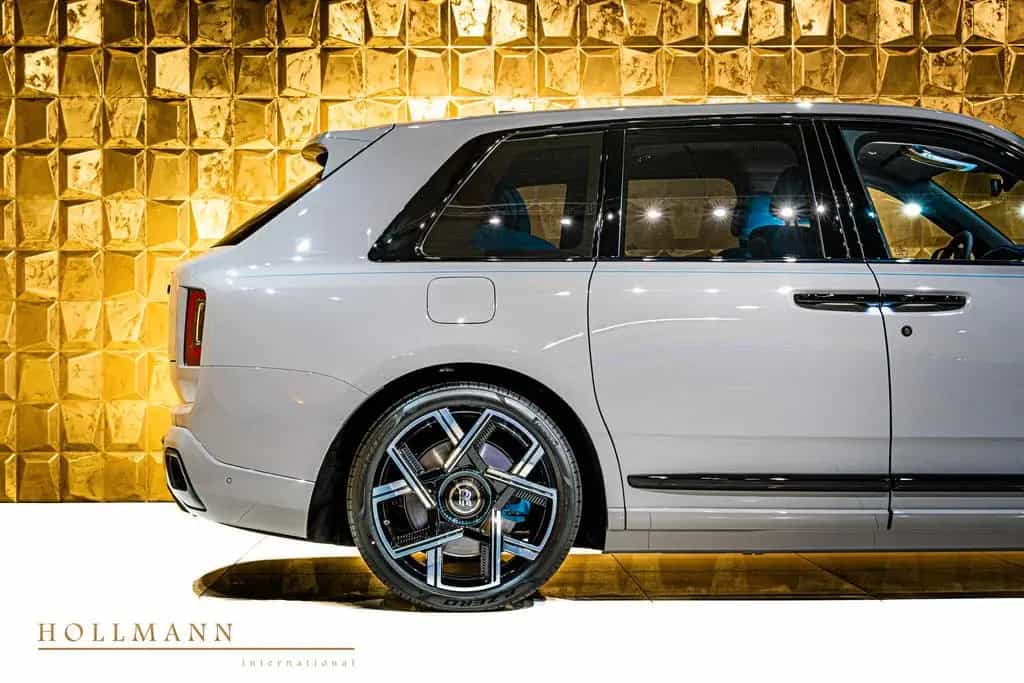 Rolls-Royce Cullinan SERIES II + BLACK BADGE + MY2026 null-photo-4