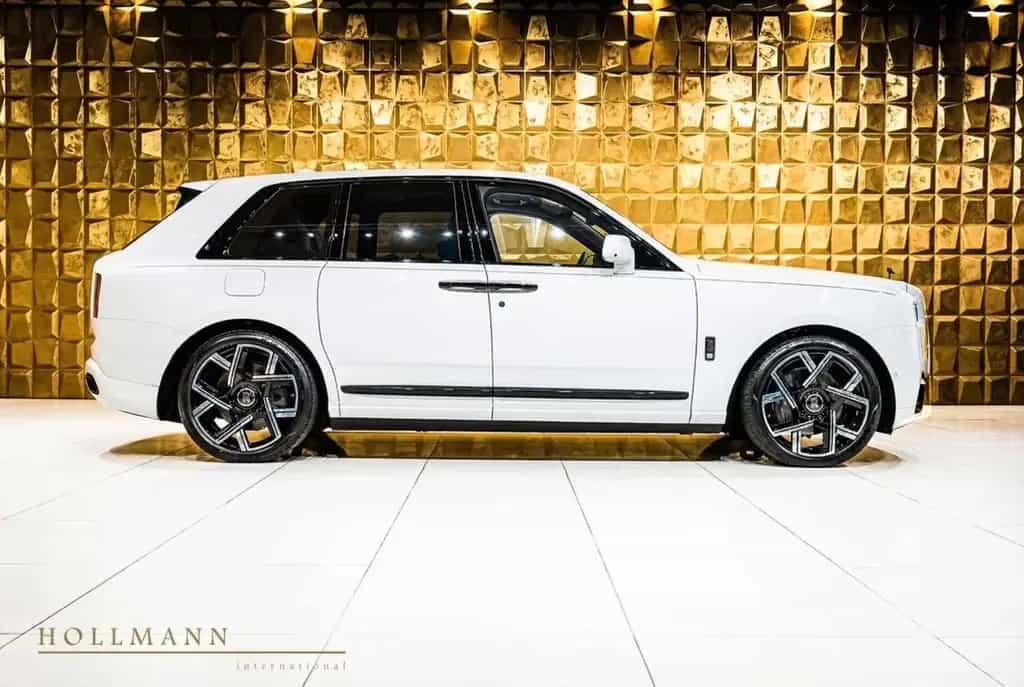 Rolls-Royce Cullinan SERIES II + BLACK BADGE + STAR ROOF null-photo-1