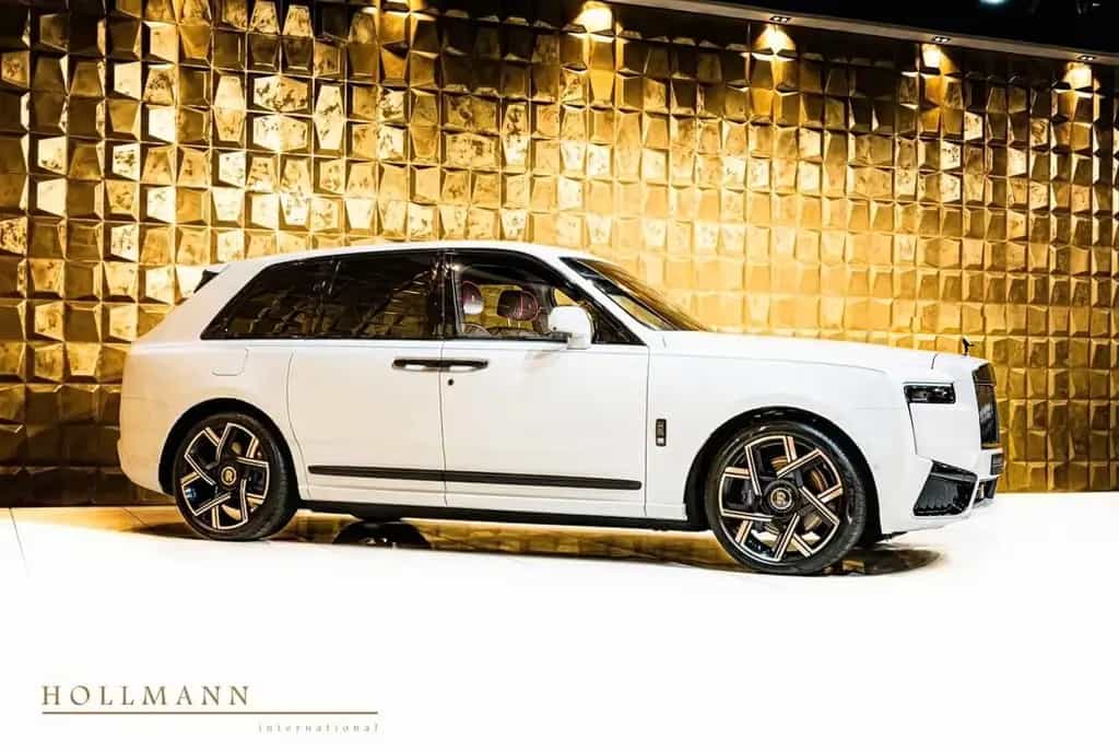 Rolls-Royce Cullinan SERIES II + BLACK BADGE + STAR ROOF null-photo-3