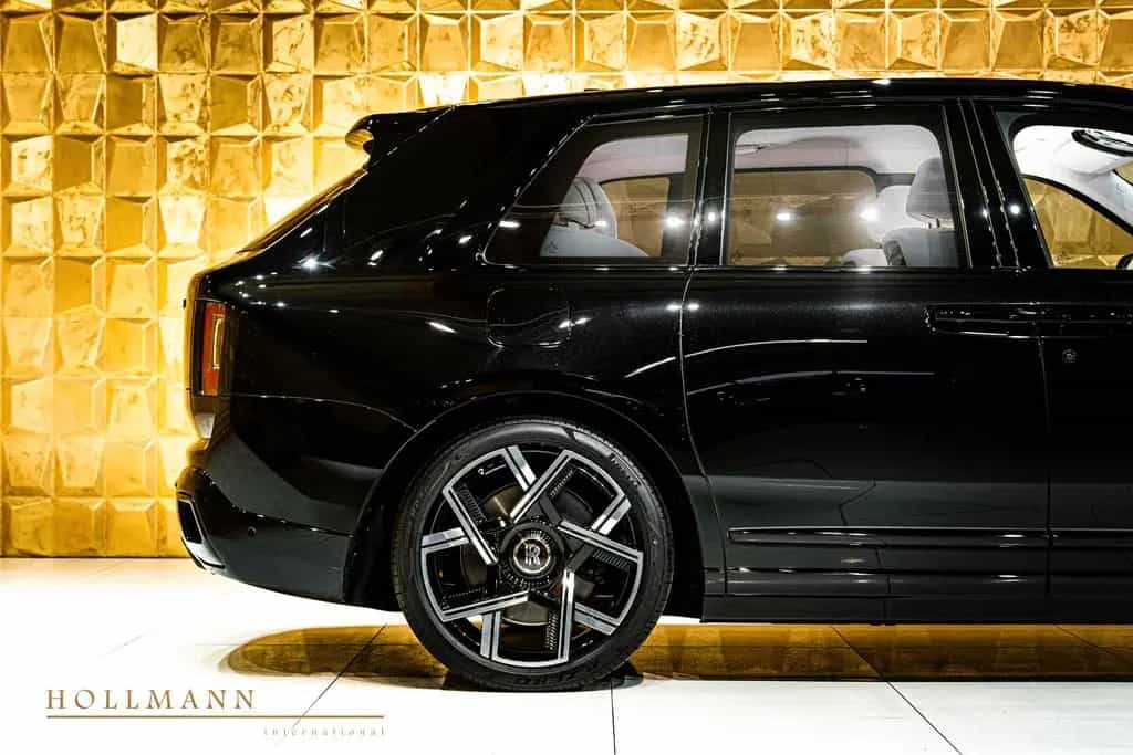 Rolls-Royce Cullinan SERIES II BLACK BADGE +MY2026+ BESPOKE null-photo-7