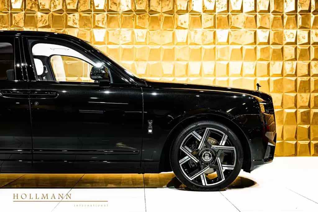 Rolls-Royce Cullinan SERIES II BLACK BADGE +MY2026+ BESPOKE null-photo-8