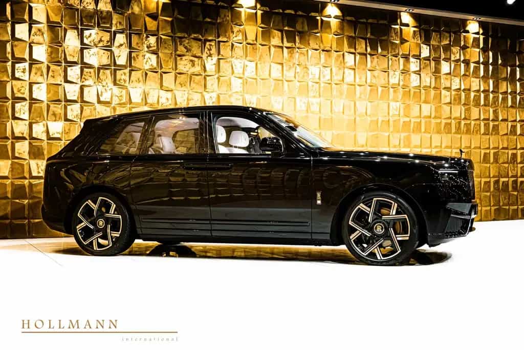 Rolls-Royce Cullinan SERIES II BLACK BADGE +MY2026+ BESPOKE null-photo-9