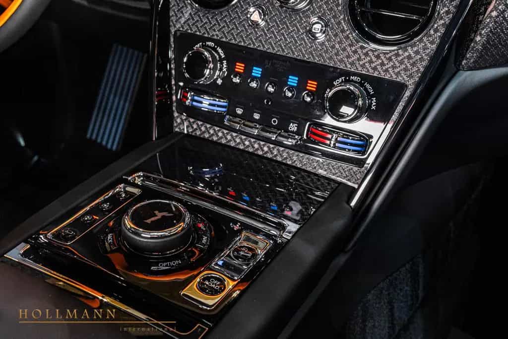 Rolls-Royce Cullinan SERIES II +BLACK BADGE+ SANCTUARY SEAT null-photo-28