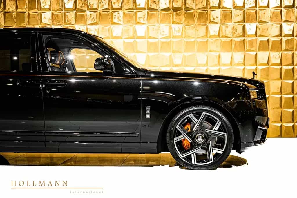 Rolls-Royce Cullinan SERIES II +BLACK BADGE+ SANCTUARY SEAT null-photo-5