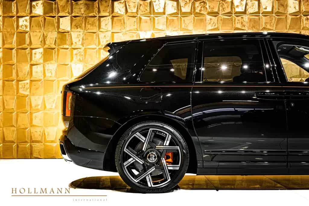 Rolls-Royce Cullinan SERIES II +BLACK BADGE+ SANCTUARY SEAT null-photo-6