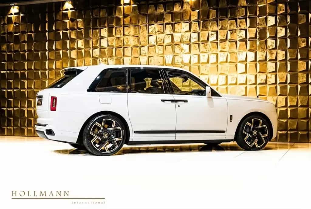 Rolls-Royce Cullinan SERIES II + BLACK BADGE + null-photo-4