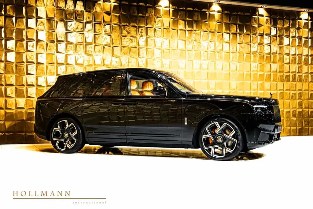 Rolls-Royce Cullinan SERIES II +BLACK BADGE+ SANCTUARY SEAT null-photo-1