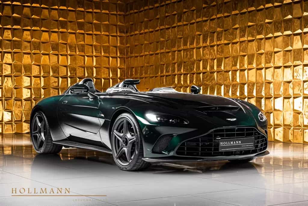 Aston Martin V12 Speedster + CARBON HELMETS 09/2021-photo-1