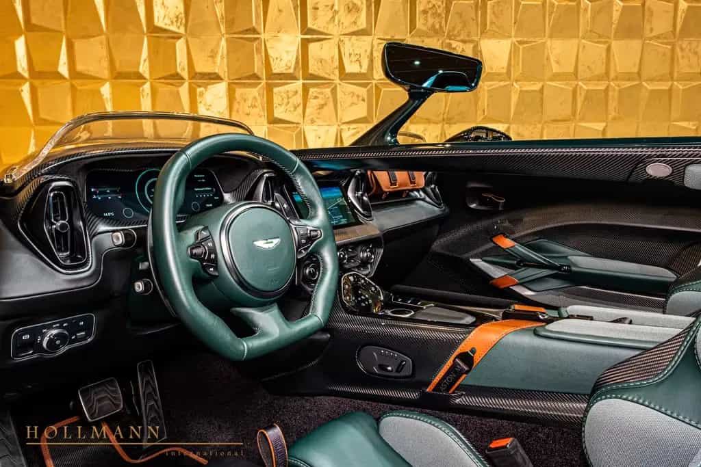 Aston Martin V12 Speedster + CARBON HELMETS 09/2021-photo-11