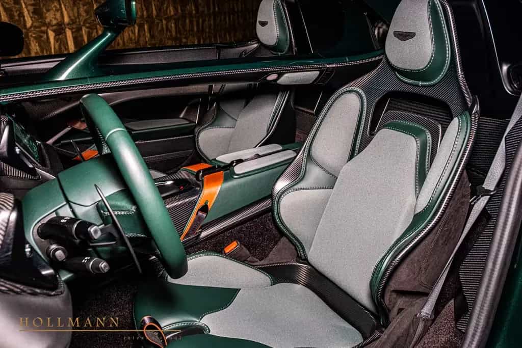 Aston Martin V12 Speedster + CARBON HELMETS 09/2021-photo-12