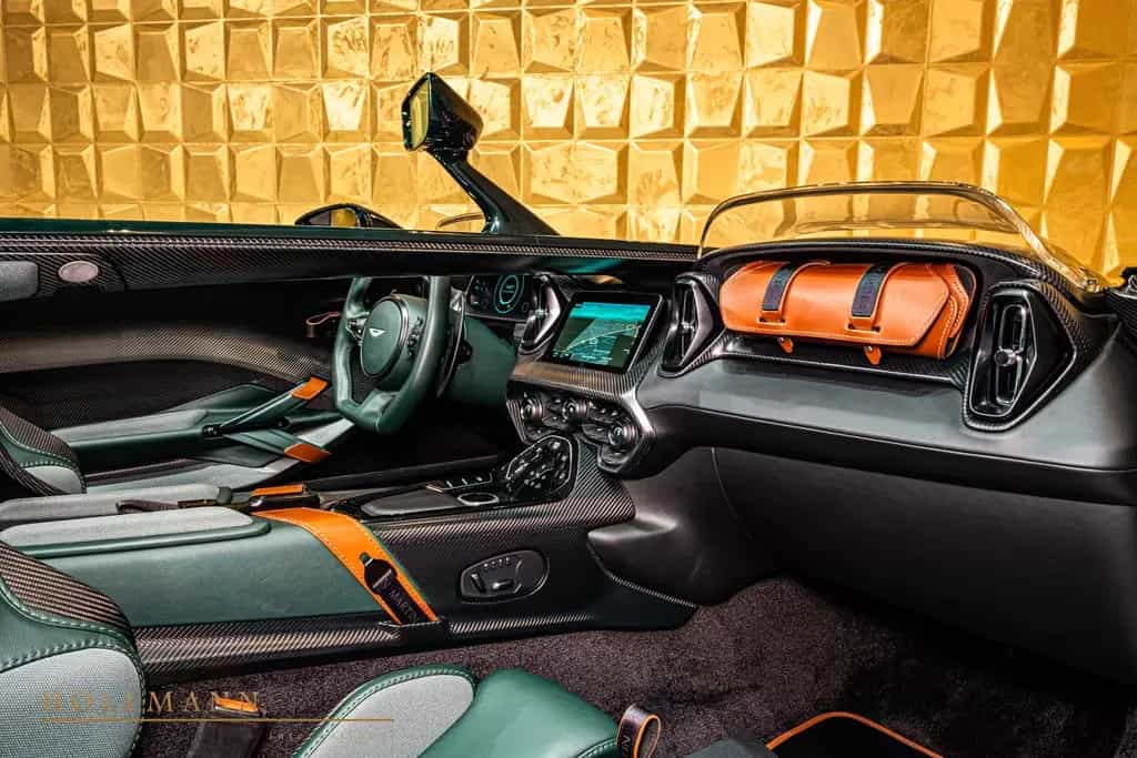 Aston Martin V12 Speedster + CARBON HELMETS 09/2021-photo-15