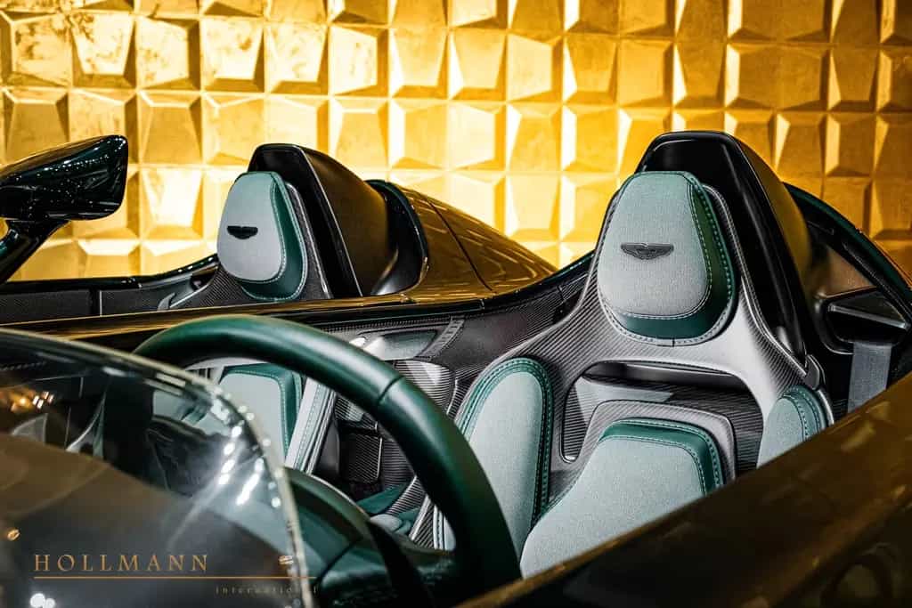 Aston Martin V12 Speedster + CARBON HELMETS 09/2021-photo-19