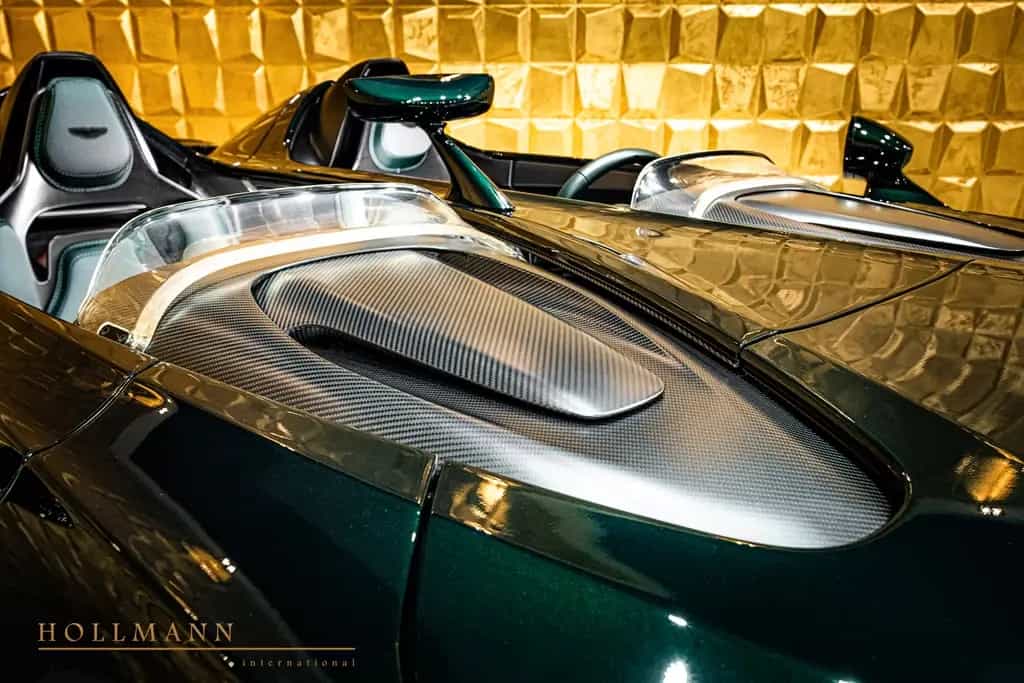 Aston Martin V12 Speedster + CARBON HELMETS 09/2021-photo-21