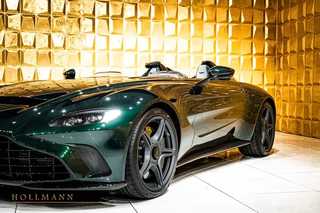 Aston Martin V12 Speedster + CARBON HELMETS 09/2021-photo-26