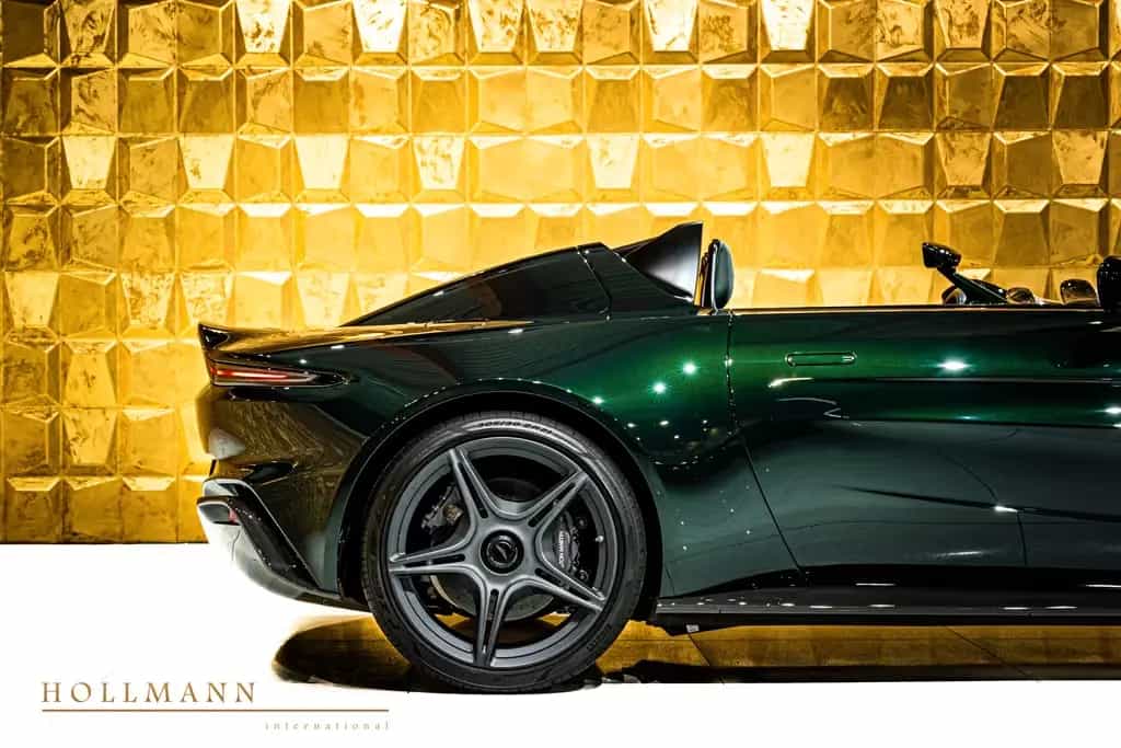 Aston Martin V12 Speedster + CARBON HELMETS 09/2021-photo-28