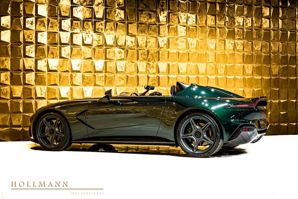 Aston Martin V12 Speedster + CARBON HELMETS 09/2021-photo-7