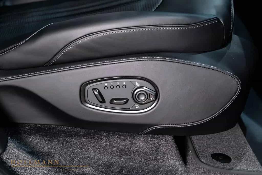 Aston Martin DBX 707 null-photo-17