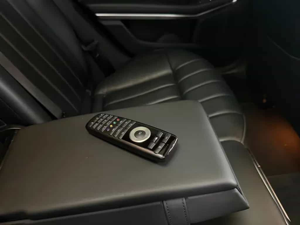 Mercedes-Benz E 250 BT T AMG+AIRM+TV+FONDENt+FAP+HARMAN+MASSAG 07/2015-photo-22