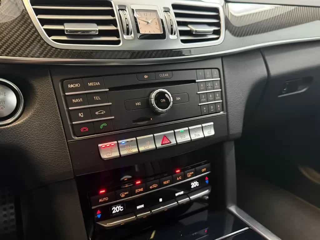 Mercedes-Benz E 250 BT T AMG+AIRM+TV+FONDENt+FAP+HARMAN+MASSAG 07/2015-photo-25