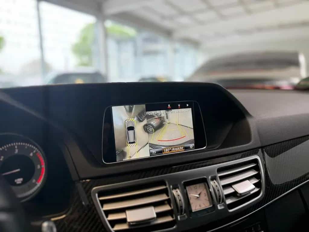 Mercedes-Benz E 250 BT T AMG+AIRM+TV+FONDENt+FAP+HARMAN+MASSAG 07/2015-photo-31