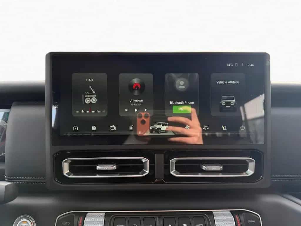 BAW 212 CarPlay SHZ 17'' LMR Keyless CarPlay null-photo-11