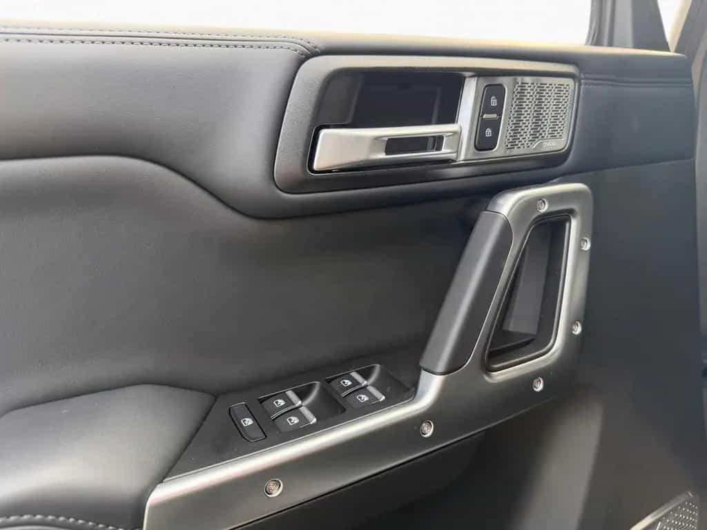 BAW 212 CarPlay SHZ 17'' LMR Keyless CarPlay null-photo-9